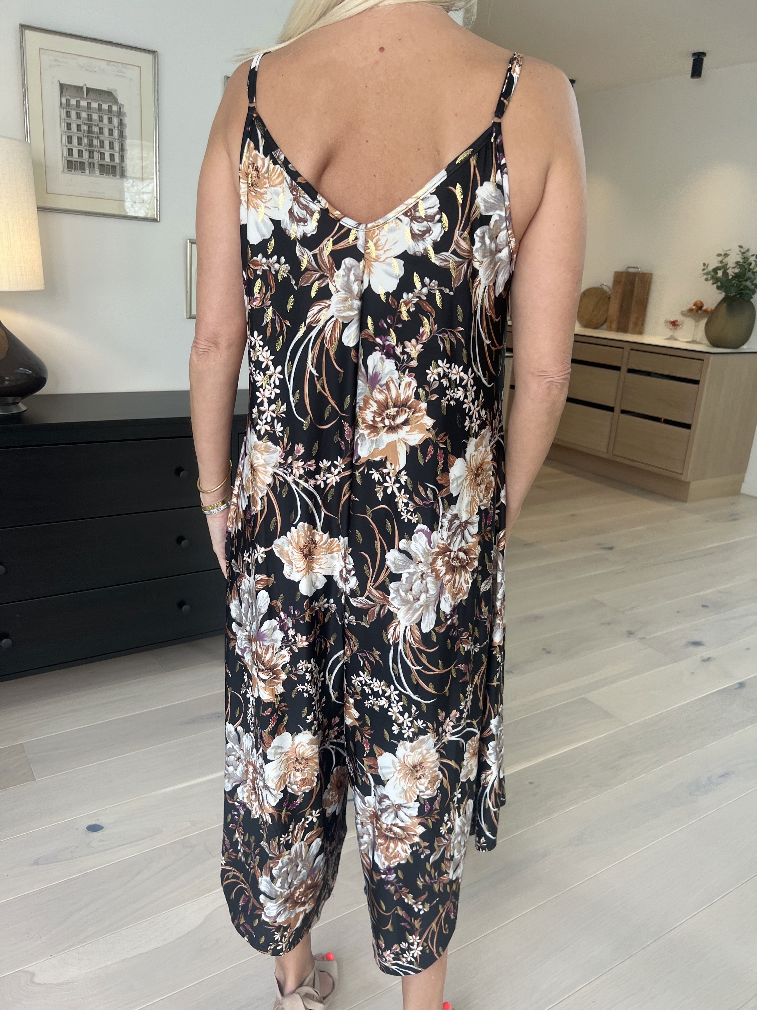 Monique Jumpsuit - Jumpsuit i elastiskt tyg med tunna axelband